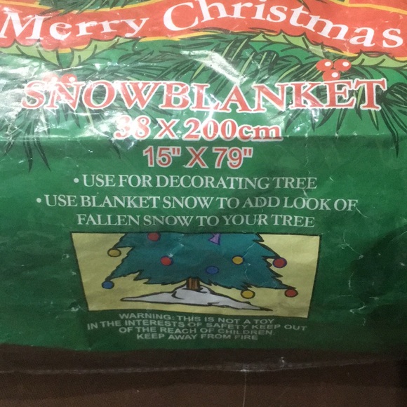NWT🔥 Christmas Snow Blanket 15” x 79” Roll NEW - Picture 4 of 5
